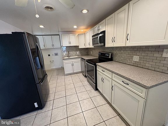 4th image of 422 Howell Dr