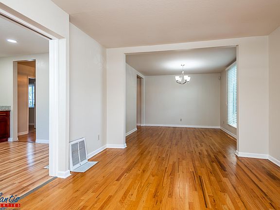 3rd image of 215 Topeka Ave