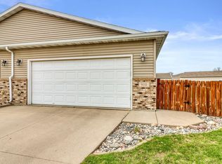910 35th Ave S, Moorhead, MN 56560