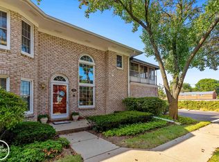 115 Windwood Pointe, Saint Clair Shores, MI 48080