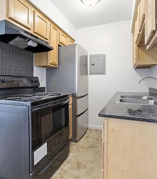 2740 Pleasant Ave — Photo 23