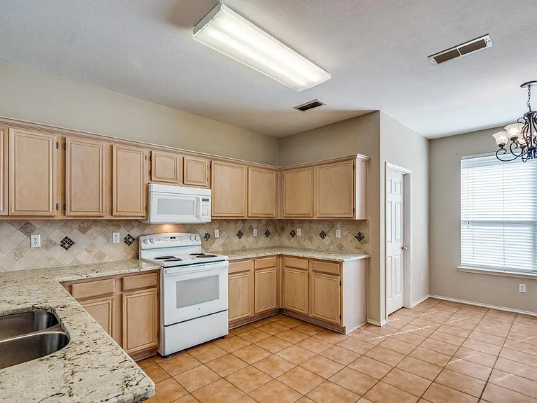 3949 Windford Dr — Photo 7