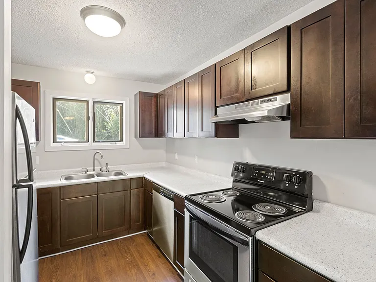 Hampton Harbor Townhomes — Photo 6