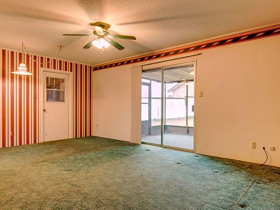 3rd image of 450 Carroll Ave