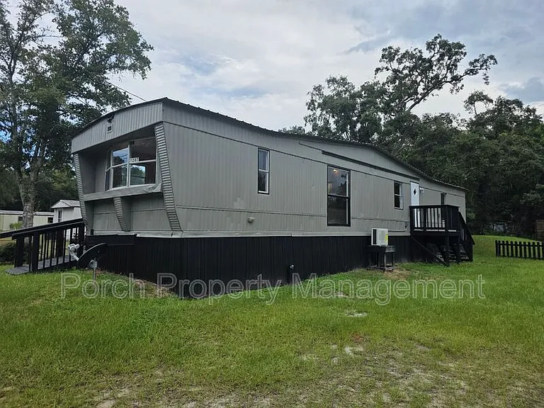 1207 Mills Ave — Photo 2