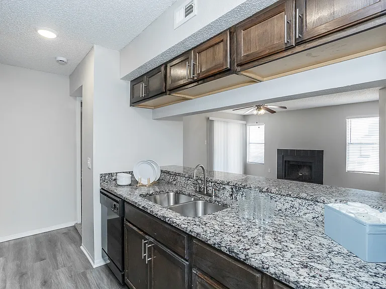 Oak Tree Village Kitchen (1 Bedroom 754sq ft)