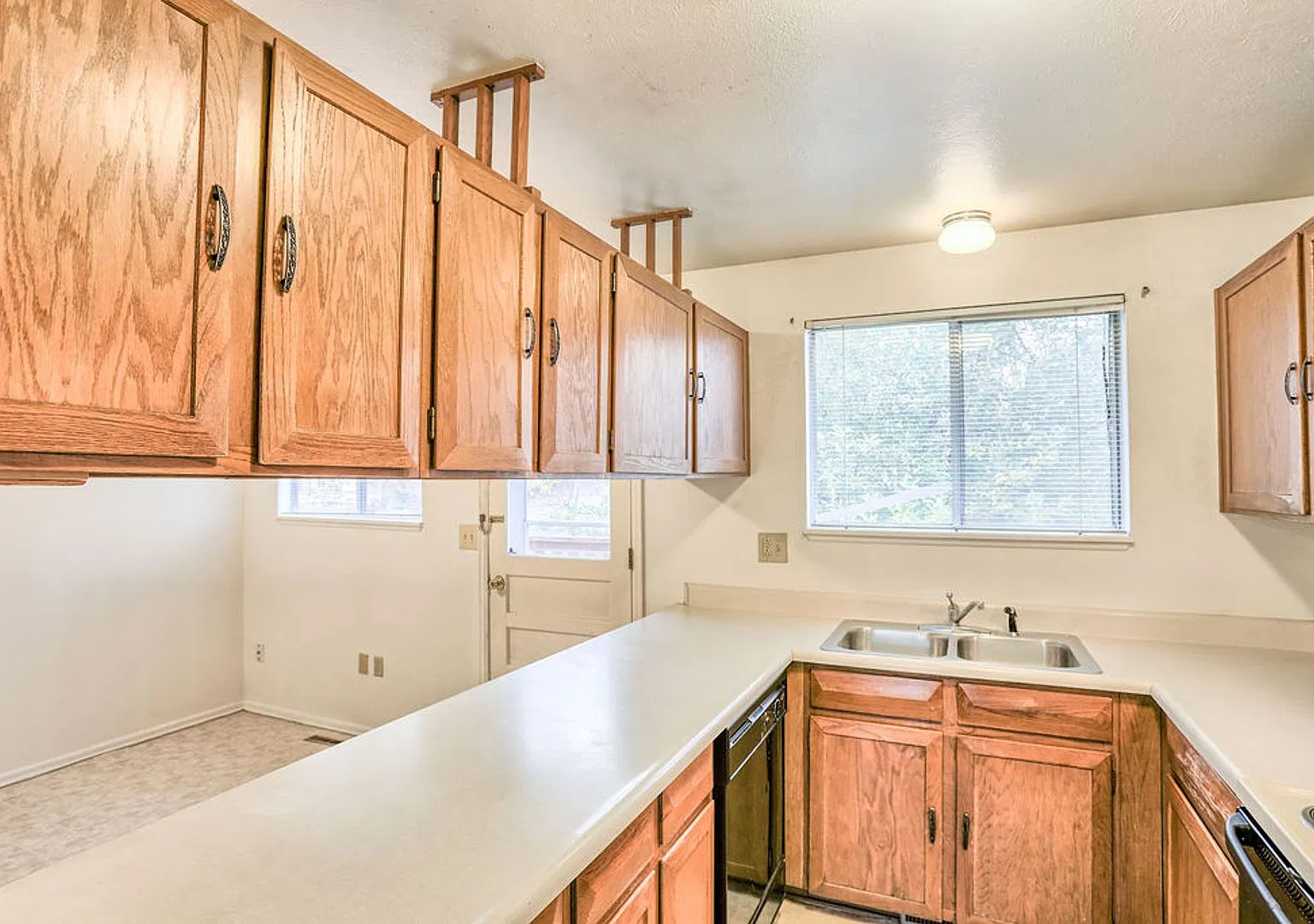 Spacious 4-Bedroom Home in West Fort Collins $400 Move-In Special! — Photo 4