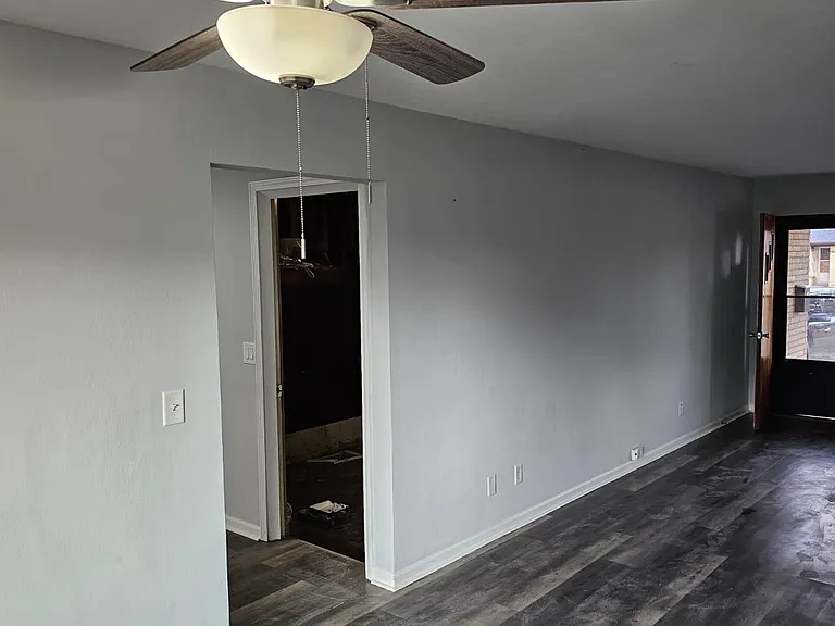 1133 Hoover St — Photo 4