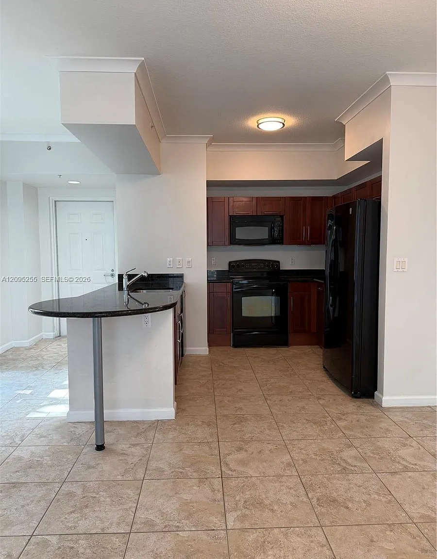Downtown Dadeland Condo N — Photo 2