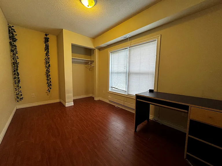 308 Hawthorn St #4 — Photo 6