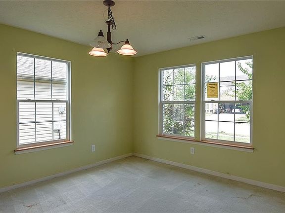 4th image of 1113 Central Park Blvd S