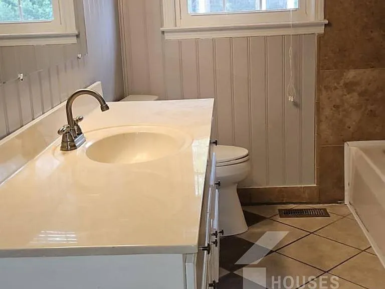423 Rollingwood Dr — Photo 16
