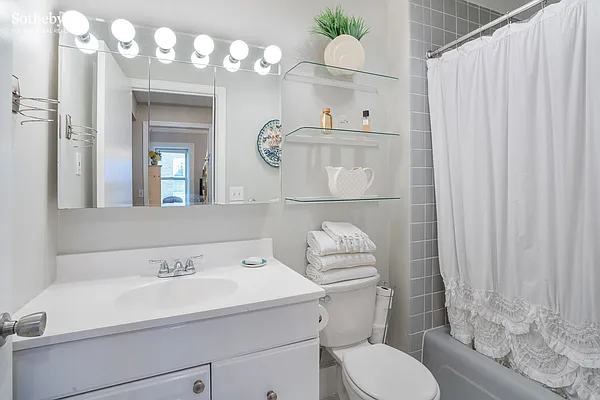 Rented by Sotheby's International Realty | media 32