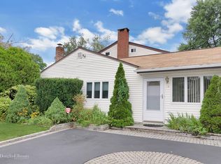 10 Belmont Cir, Syosset, NY 11791