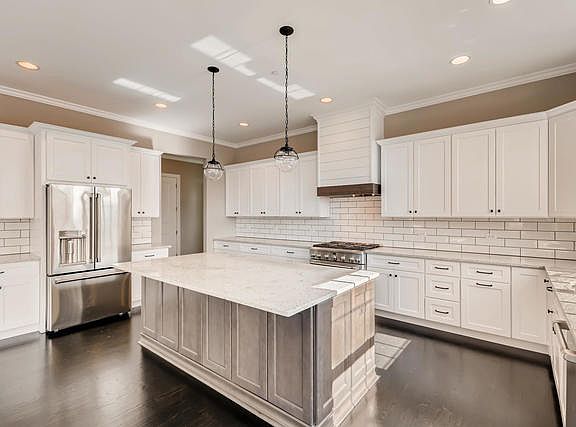 4th image of 393 Woodland Chase Ln