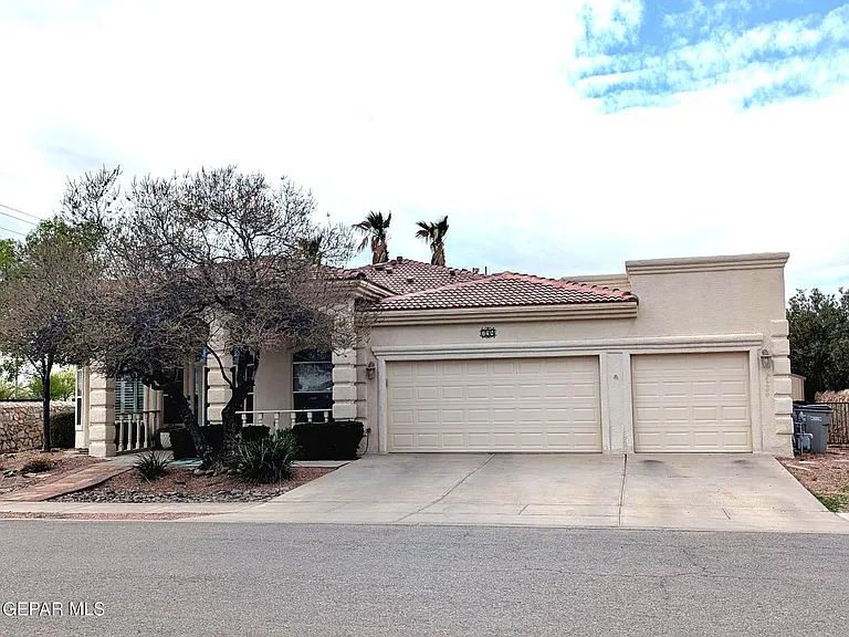 798 Maxey Marie Dr — Photo 2