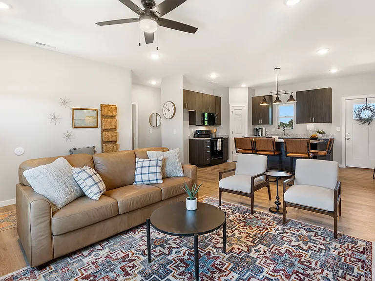 740 E Vivian Street — Photo 10