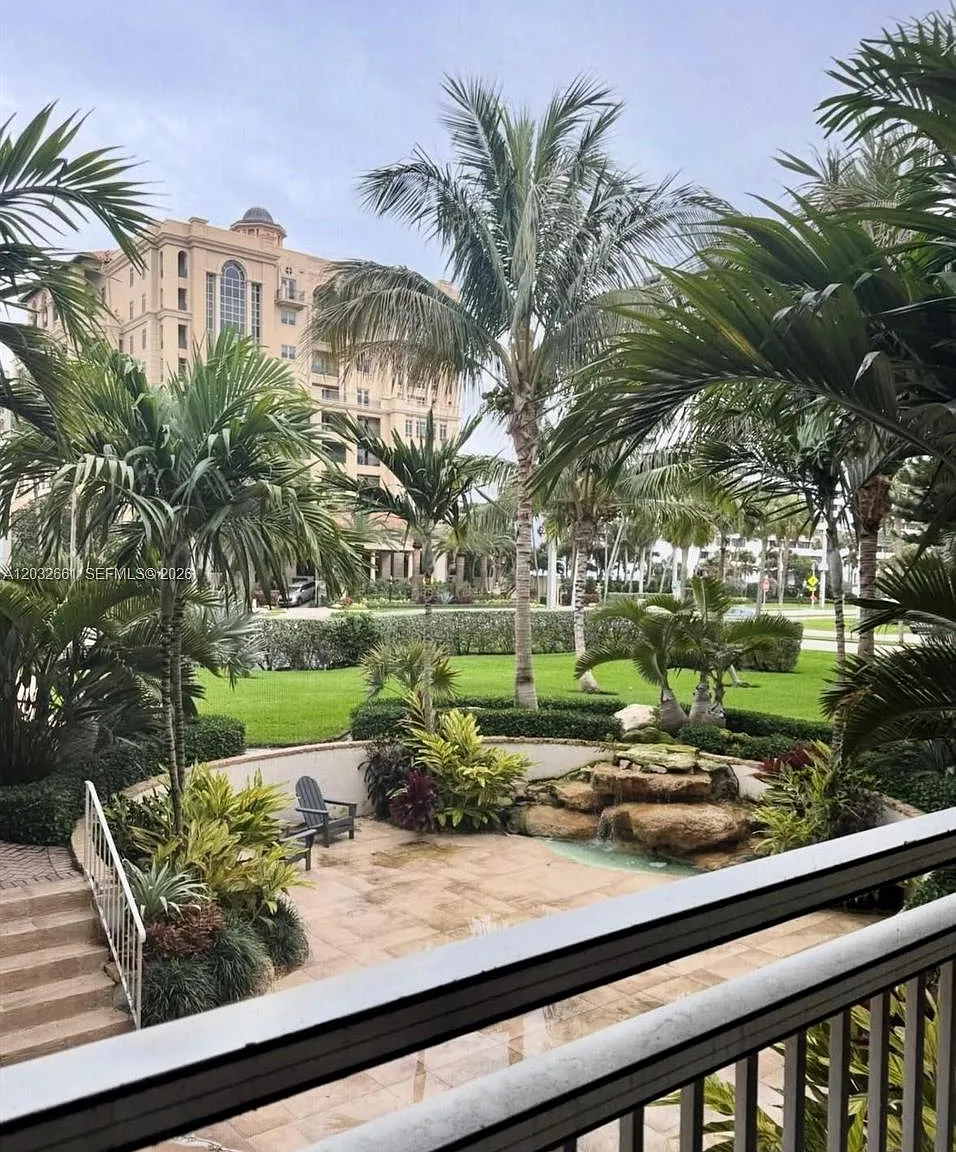 Boca Capri Condo Apts Sly — Photo 1