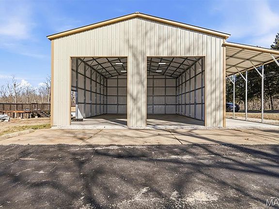 2nd image of 10290 Woodland Rd