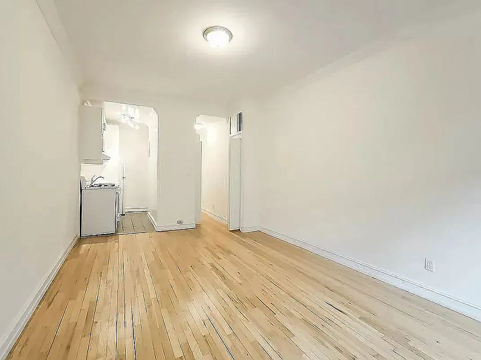 2nd image of 226 E 74th St APT 3A