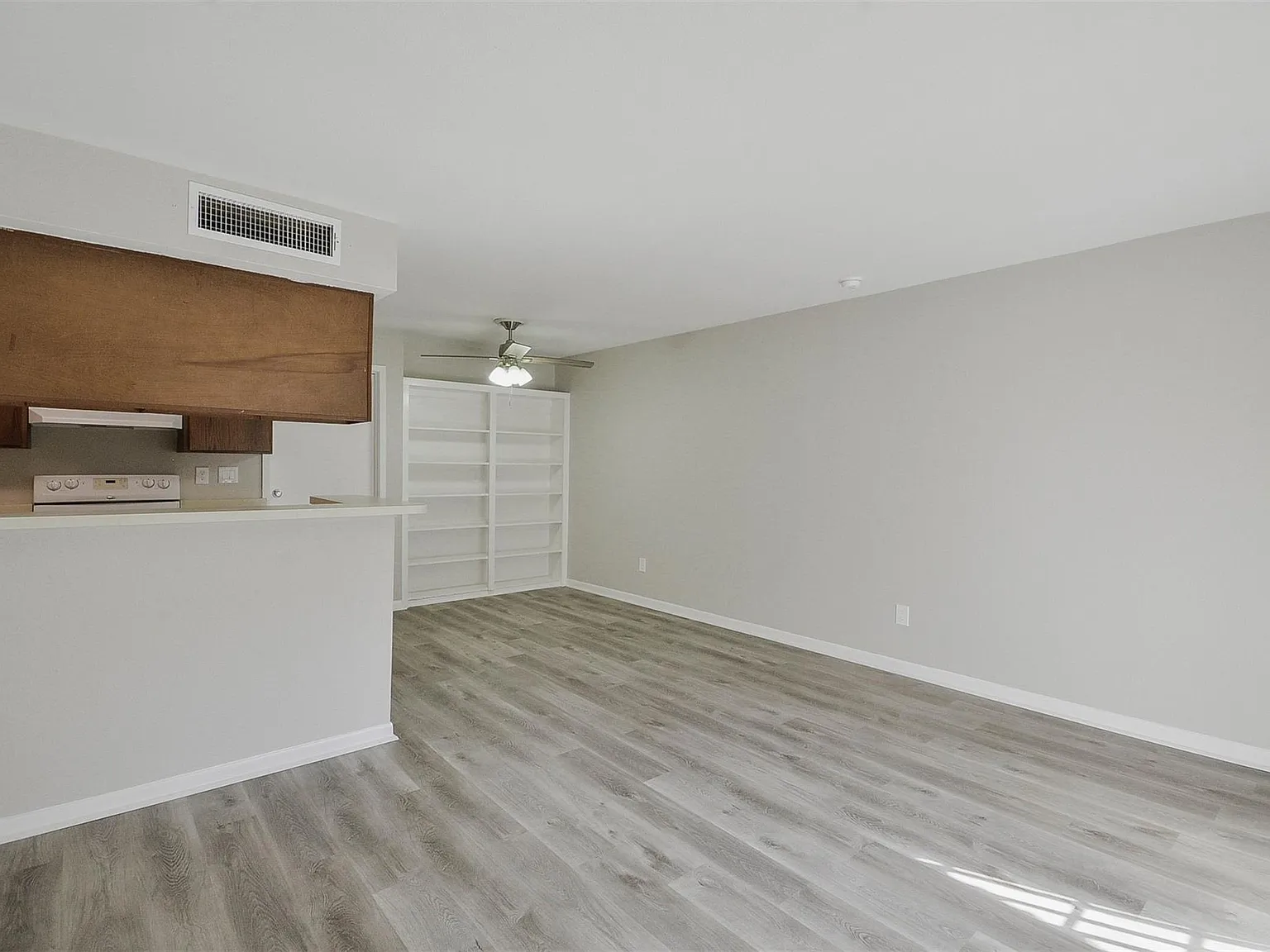 1 bed, 1.0 bath, 752 sqft, $880 — Photo 2