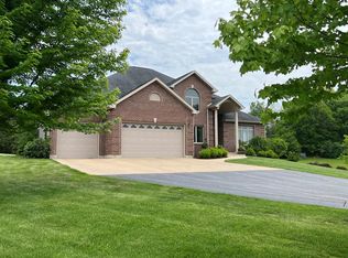 1893 Chelsea Cir, Freeport, IL 61032