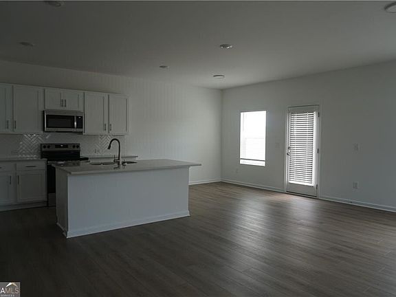 4th image of 6727 Armonia Dr