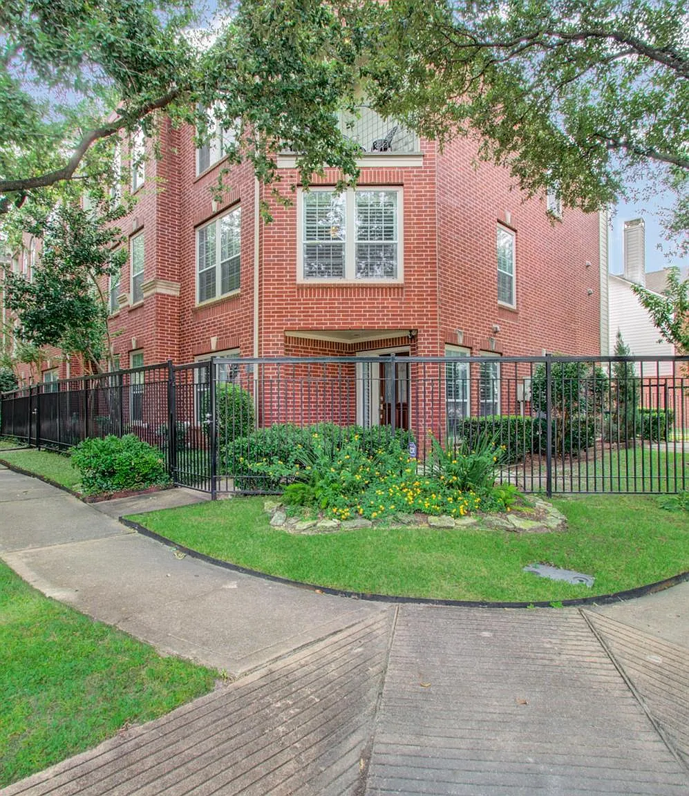 2 bed, 2.5 bath, 2084 sqft, $3,200 — Photo 3