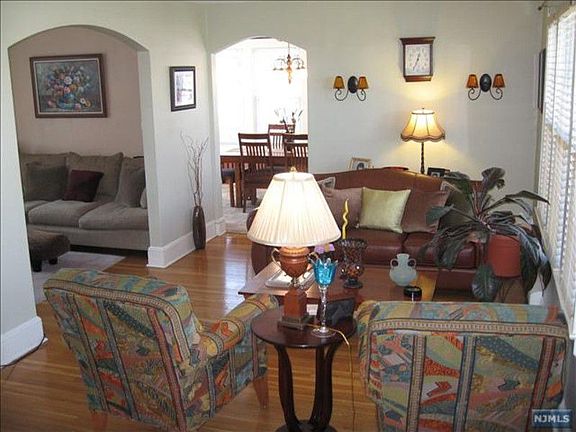 4th image of 16-14 Bellair Ave #1X