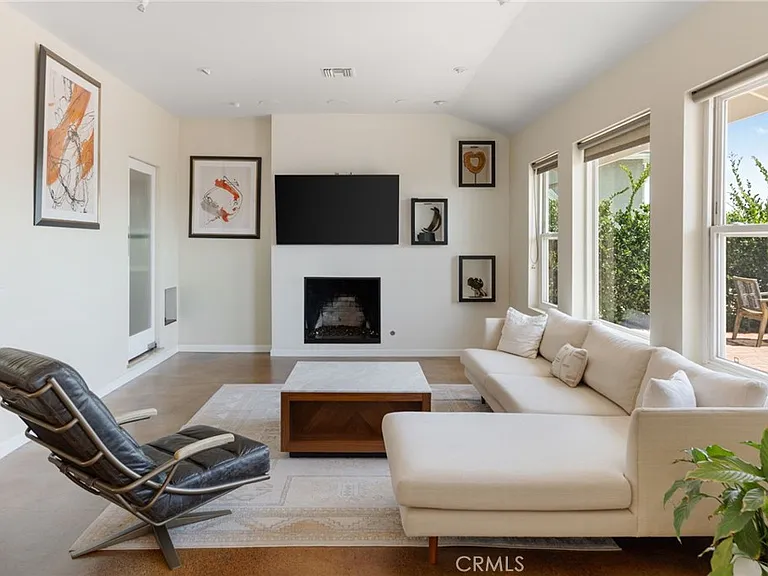 10341 Kurt St — Photo 4
