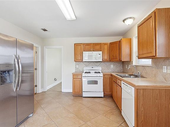 3rd image of 6574-76 Catina St