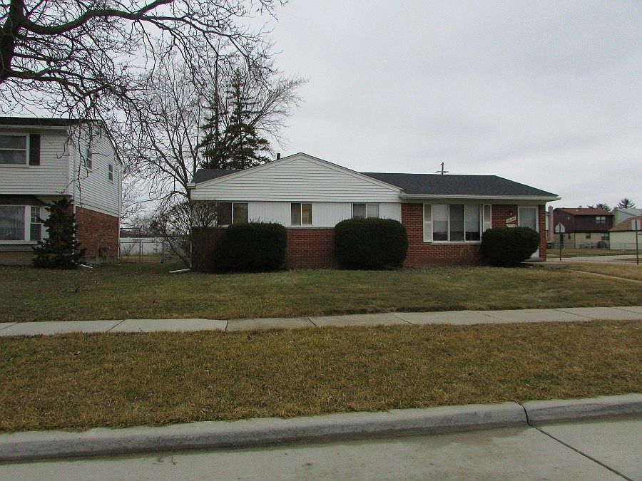 1st image of 30547 Blairmoor Dr