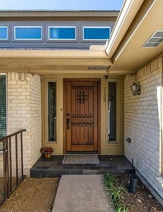 3rd image of 7509 Canyon Crest Ct