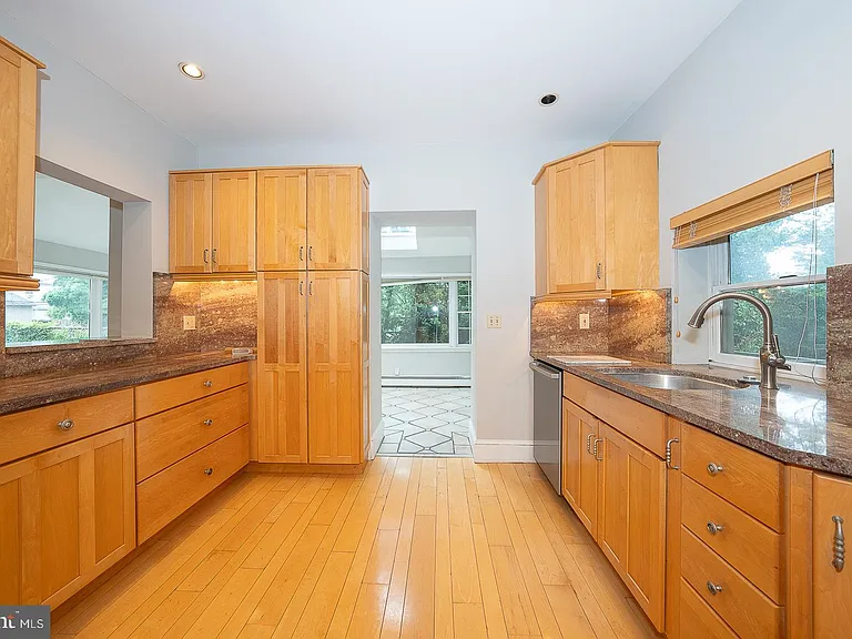 212 Elm Ter #1 — Photo 16