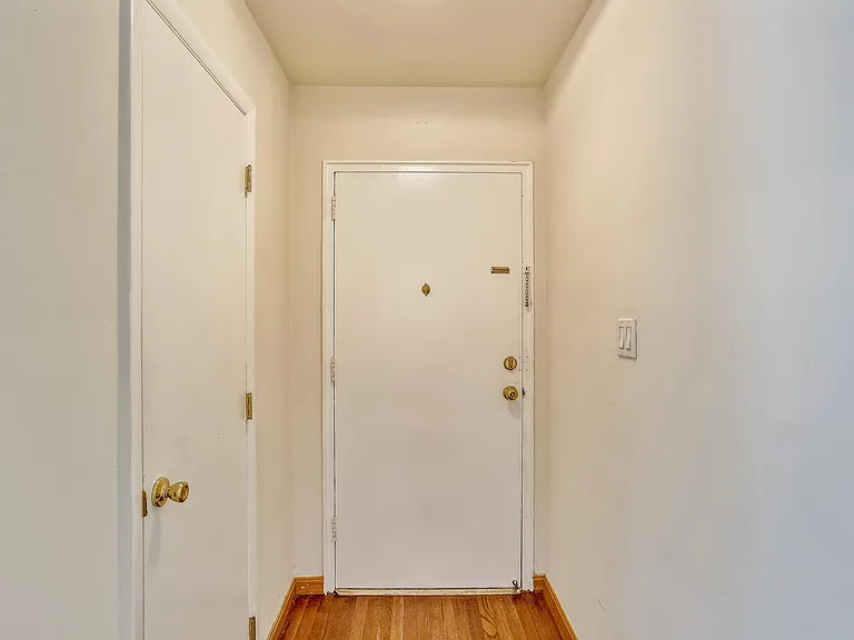 10412 Montrose Ave #202 — Photo 4