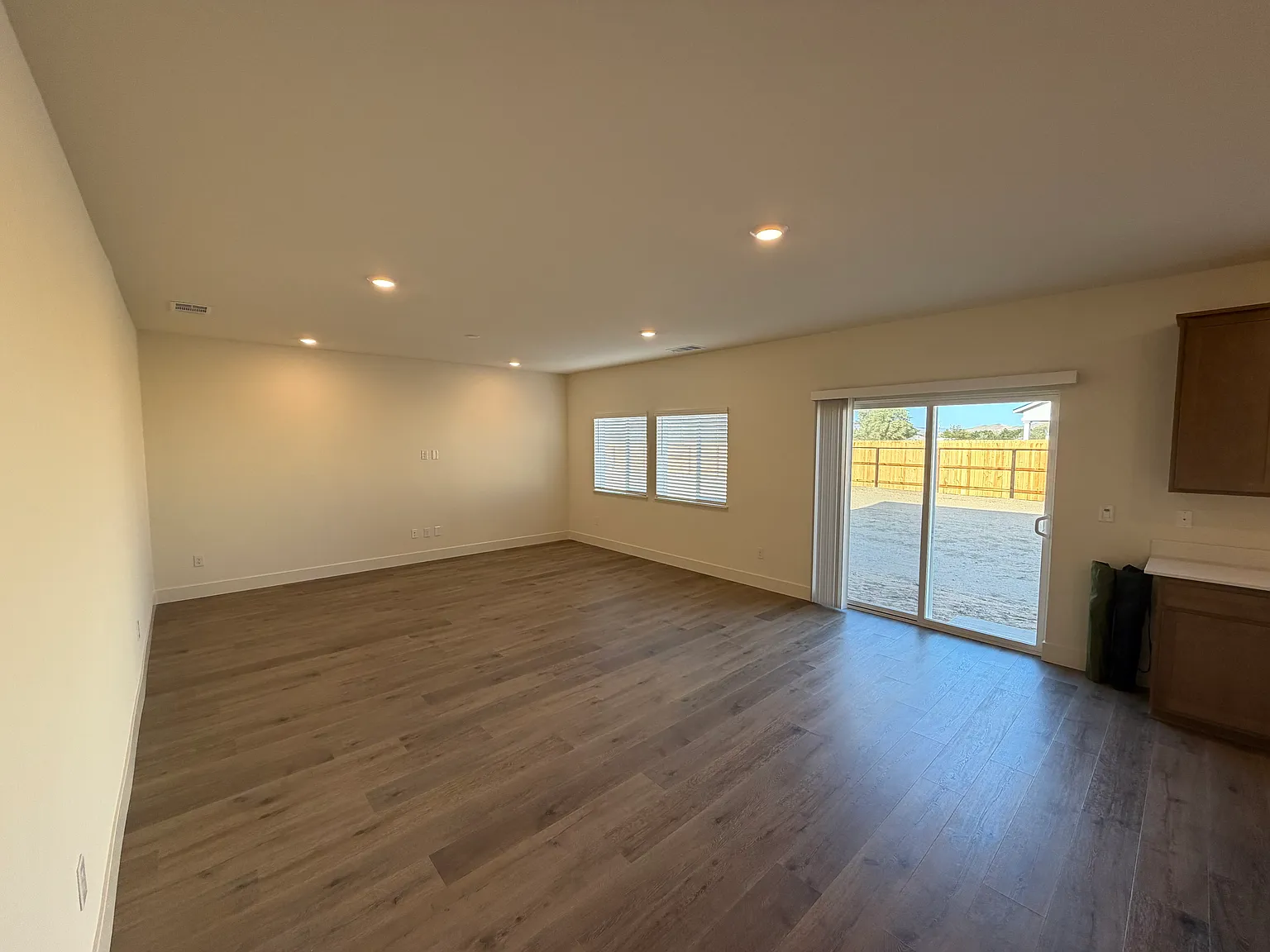 5 bed, 2393 sqft, $3,695 — Photo 3