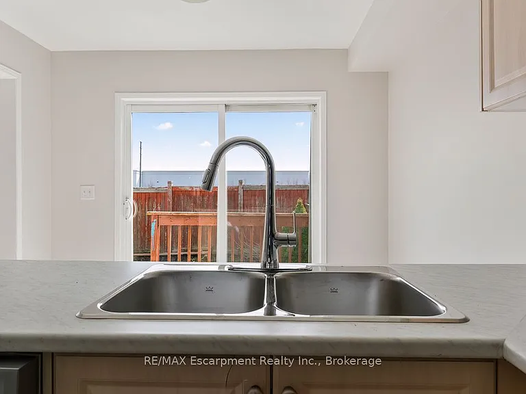 4832 Capri Cres — Photo 14