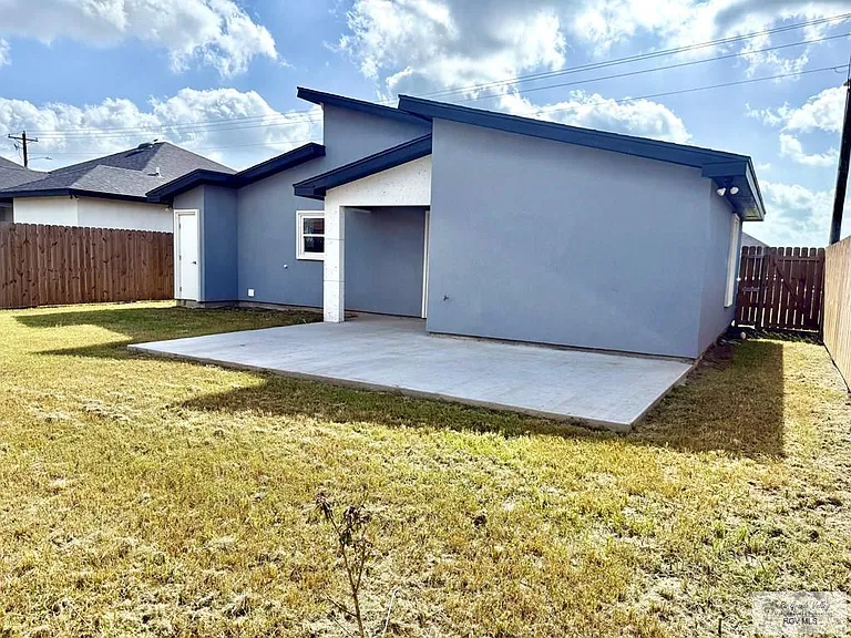 700 Tamarindo Ln — Photo 13