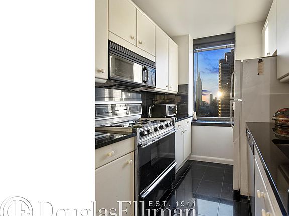 4th image of 415 E 37th St APT 40N