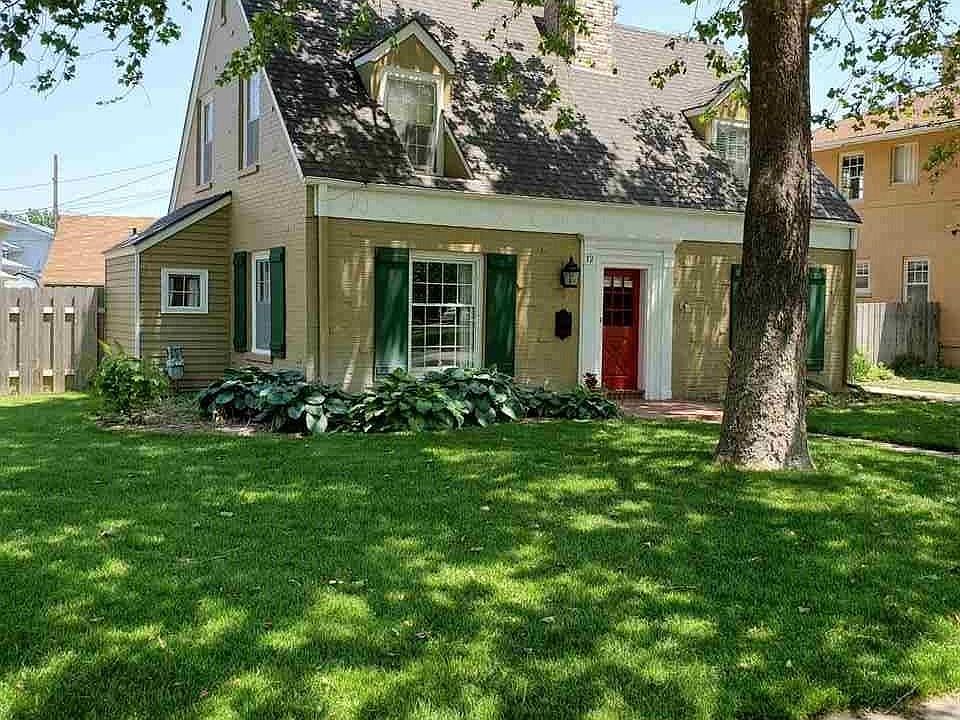 1st image of 12 Hyde Park Dr