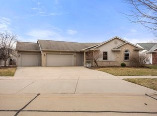 115 W Winrowe Dr, Appleton, WI 54913