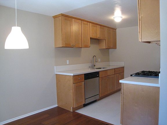 2nd image of 933 11th St APT 8