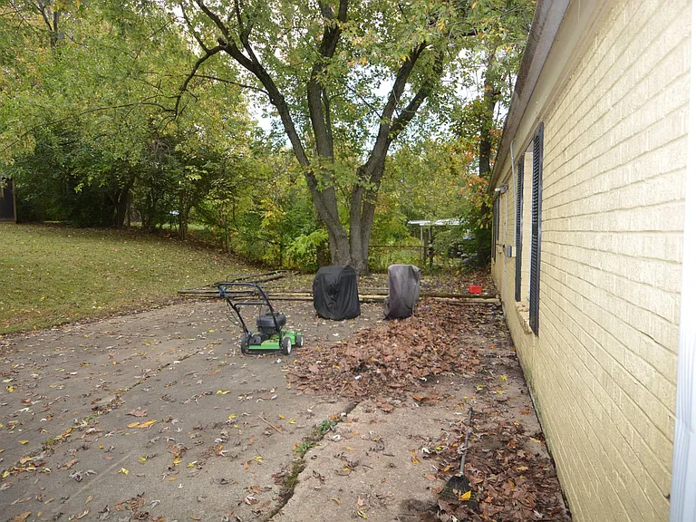 1086 Wellspring Dr — Photo 18