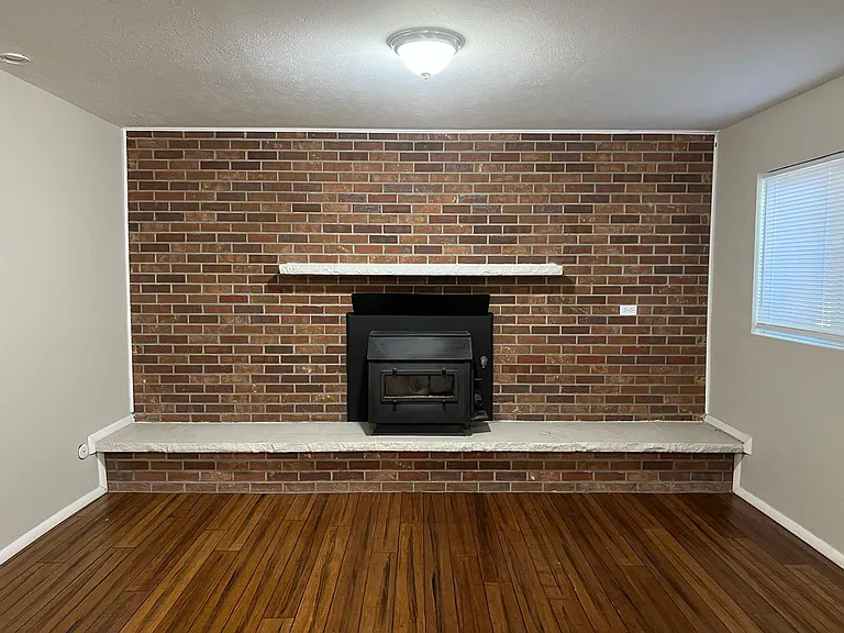 5858 Pierson St — Photo 5