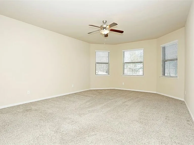 9702 Massanutten Ln — Photo 26