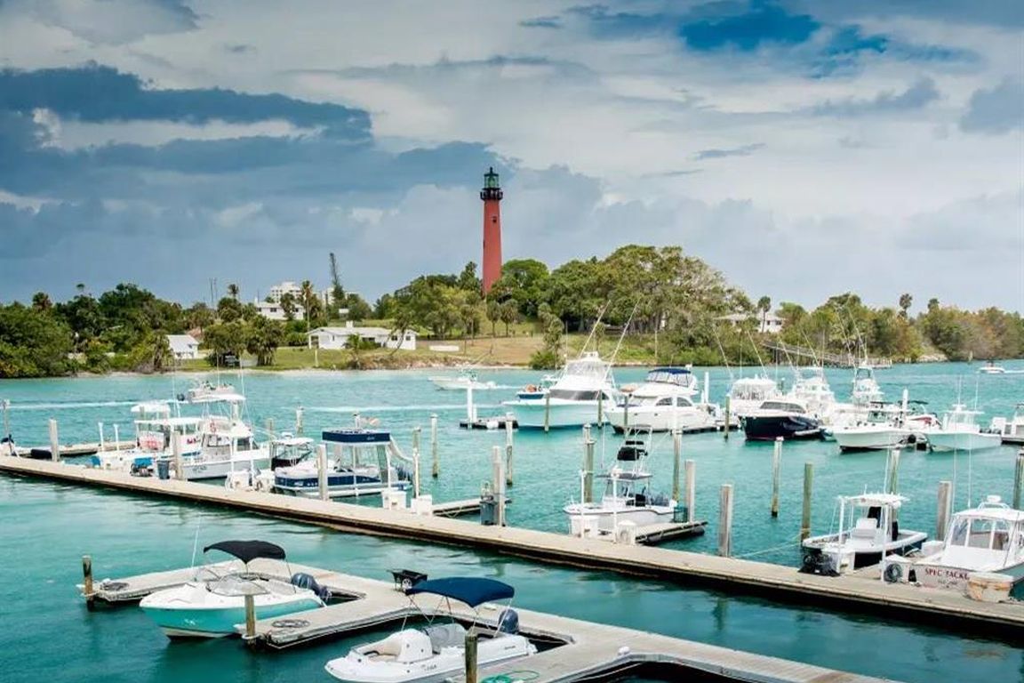 Jupiter Beach & Marina