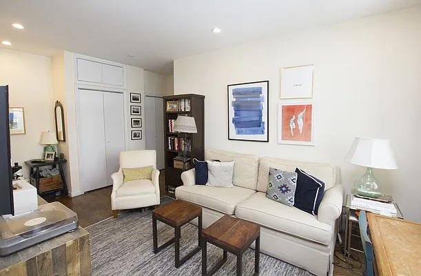 Rented by Jonis Realty | media 18