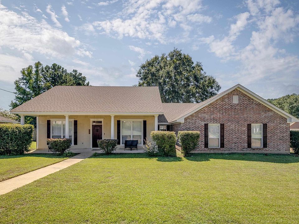 1st image of 139 Greenfield Cir