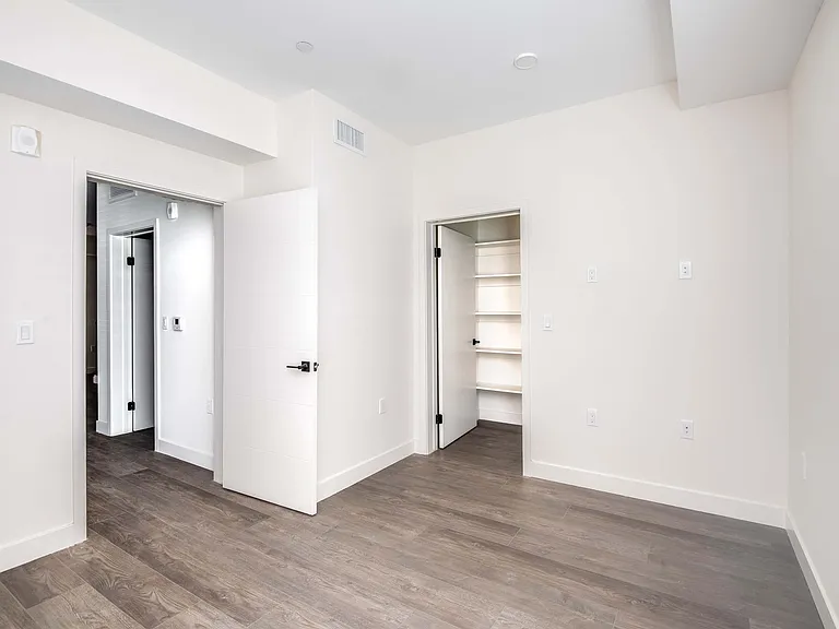 6120 Woodman Ave #101 — Photo 14