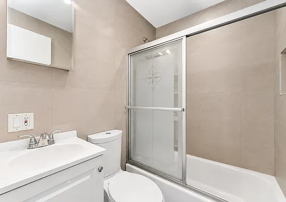 Bathroom, photo 1